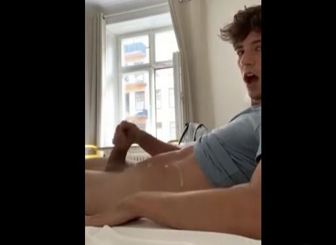 Twink jerking off
